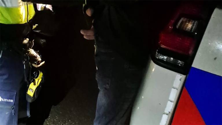 Politie pakt vermoedelijke inbreker na achtervolging door Limmen