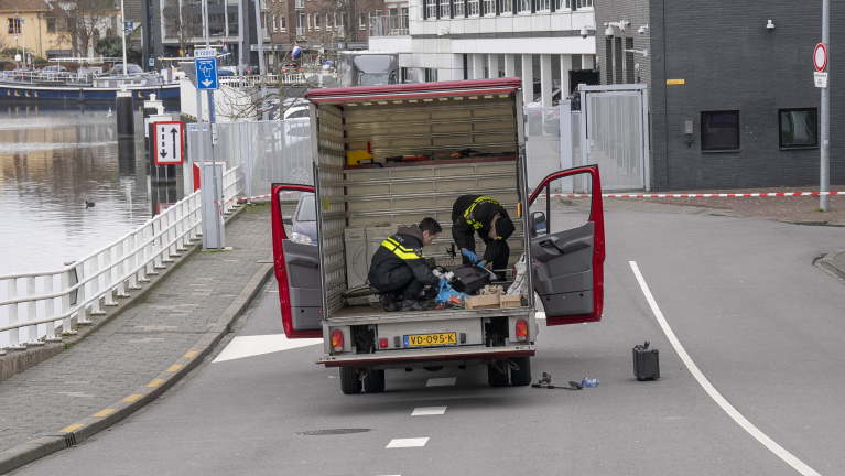 Automobilisten kunnen urenlang niet bij geparkeerde auto: verdacht voertuig bij Mallegatsplein