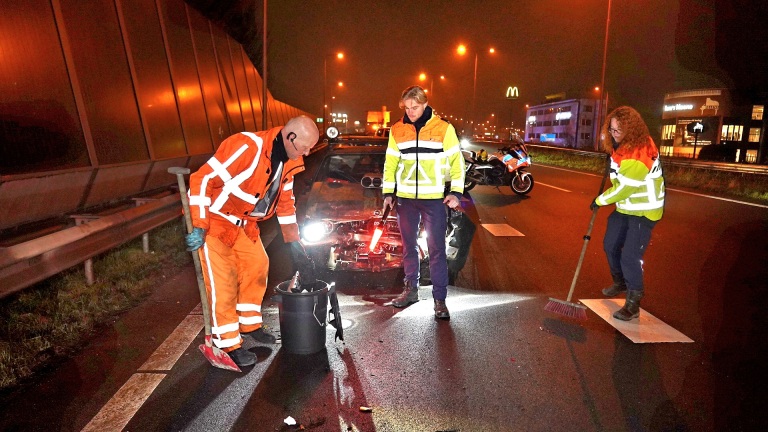Vier voertuigen betrokken bij kop-staartbotsing op N242