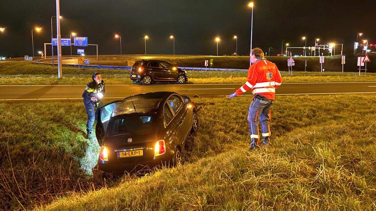 Eénzijdig ongeval N242 met drie gewonden: bestuurder aangehouden