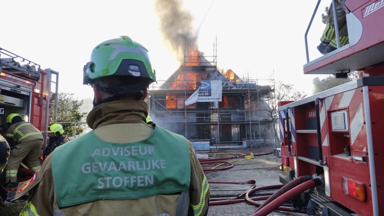 Woning in aanbouw in Schoorl brandt uit
