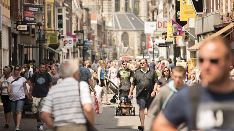 Enorme toename toeristisch bezoek aan Alkmaar: “Laten we toch vooral eens wat trotser worden”