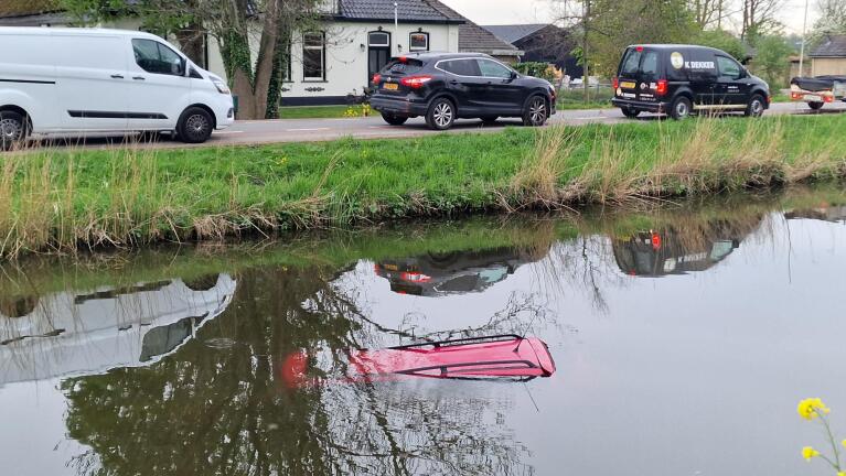 Auto te water en één gewonde na ongeval op Noordervaart bij Alkmaar