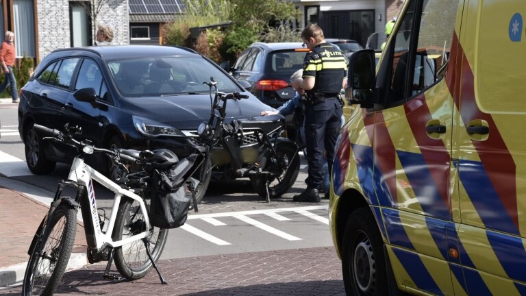 Automobilist rijdt fatbiker aan op Middenweg in Heerhugowaard