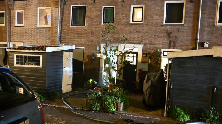 Tweetal naar ziekenhuis na brand in huis aan Leeuwenbekstraat