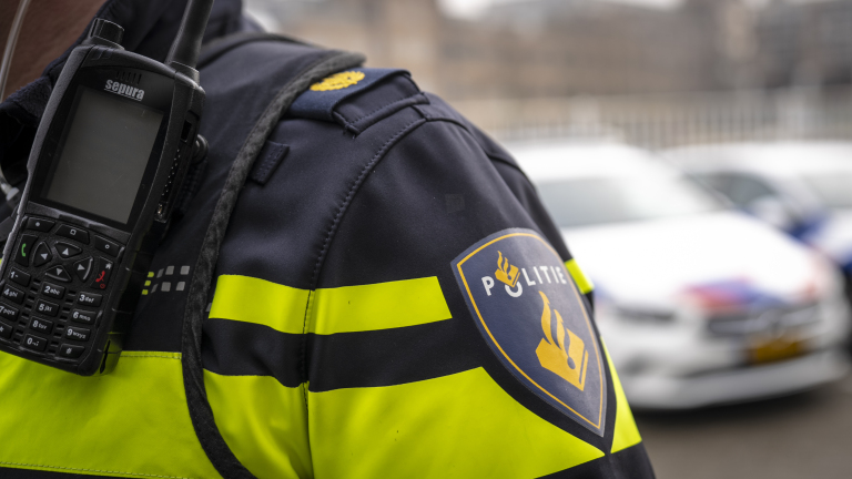 23-jarige man beroofd en mishandeld op de Stationsweg in Alkmaar, politie zoekt getuigen