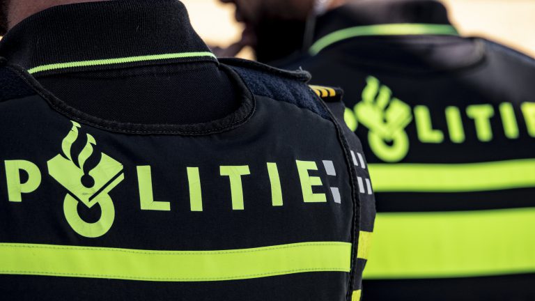 Politie surveilleert op Alkmaardermeer: waarschuwingen en zeven boetes
