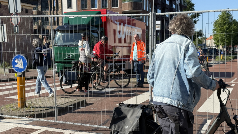 ‘Een omleiding geldt voor iedereen behalve voor mij’, lijkt de gedachte bij wegwerkzaamheden Alkmaarse Vondelstraat