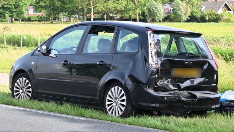 Auto’s botsen achterop elkaar na onverwacht remmen op N513 in Castricum