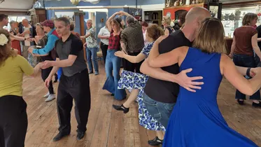 Muziek voelen tijdens Social Dance in de Wijkboerderij Alkmaar 🗓