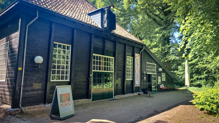 Bosbioscoop Cinebergen groeit: meer films, een vernieuwd café en de projector vol in het zicht