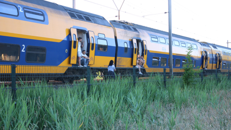 Explosie in trein bij Limmen kwam door defecte condensator; NS start uitgebreid onderzoek