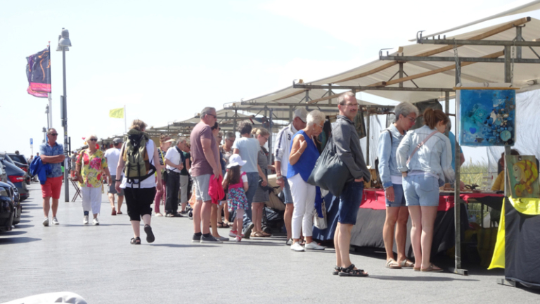 Kunstmarkt op boulevard van Egmond aan Zee 🗓