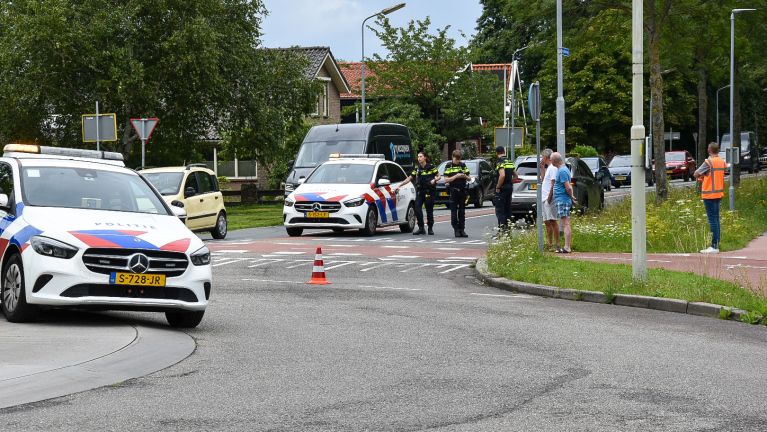 Vrouw op fiets geschept op rotonde Langebalkweg, maar daarna niet naar ziekenhuis