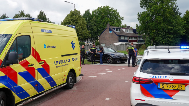 Weer een aanrijding: fietser op Waardse rotonde geschept door auto