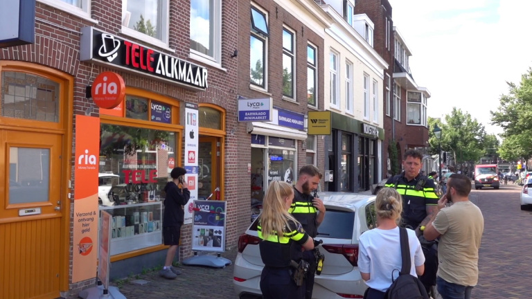 Klopjacht op dader na overval op telecomwinkel Gedempte Nieuwesloot