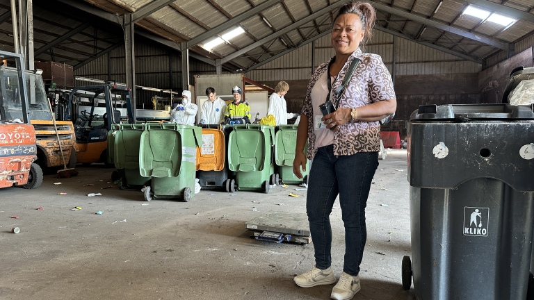 Afvalcoach Sylvia wil Dijk en Waard onder de 100 kilo restafval krijgen: ‘Zonder GFT in de grijze bak zijn we er al bijna’