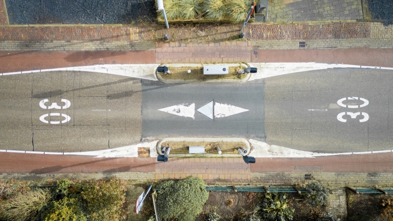 Het regent boetes op Alkmaarse Herenweg; college vindt dat er genoeg is gewaarschuwd