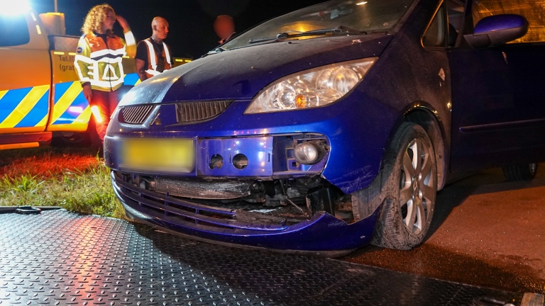 Man botst tegen vangrail op N242, aanhouding vanwege drugsgebruik