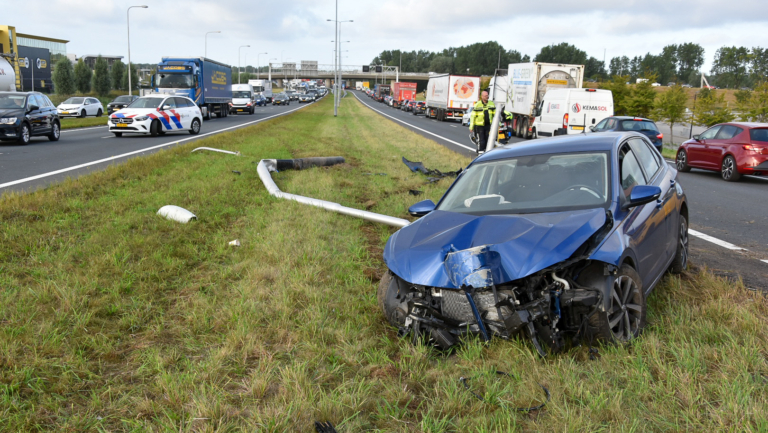 Ravage en veel vertraging door ongeluk op N242 bij AZ-stadion