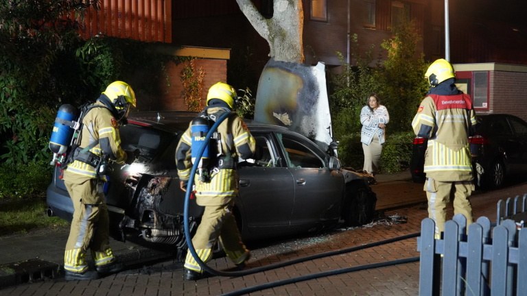 Tweede nachtelijke autobrand in Alkmaar, deze keer in de Zwinstraat