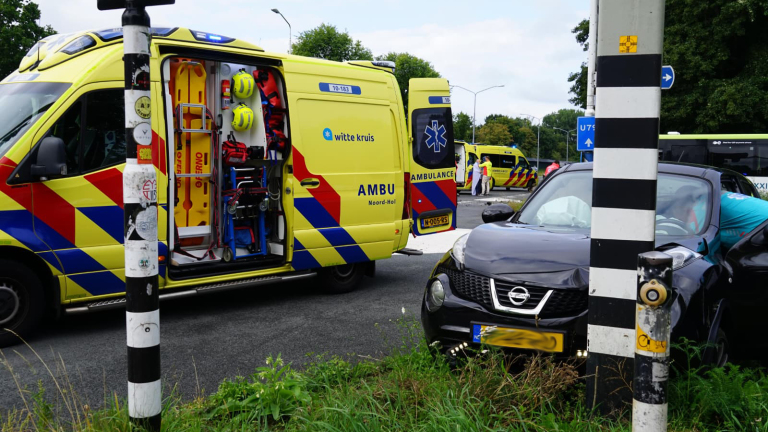 Twee gewonden na flinke aanrijding op N245 bij Alkmaar