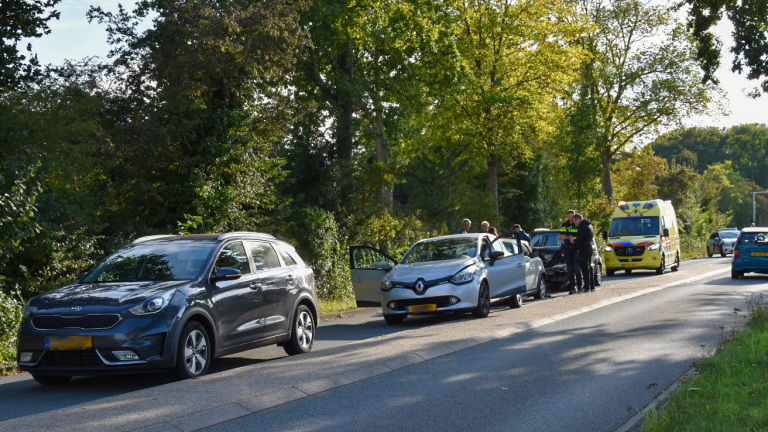 Gewonde na kettingbotsing met vier auto’s op Westtangent