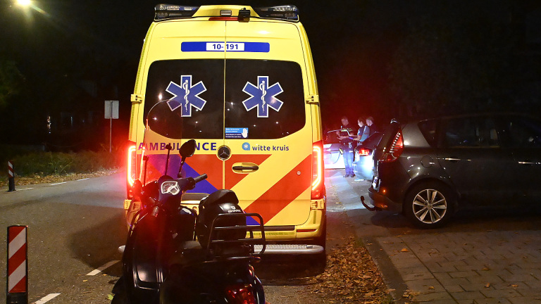 Dronken scooterrijder onderuit bij rotonde Heiloo