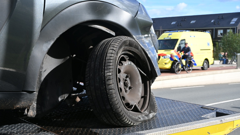 Bestuurster verliest macht over stuur en crasht in tunnel Heiloo