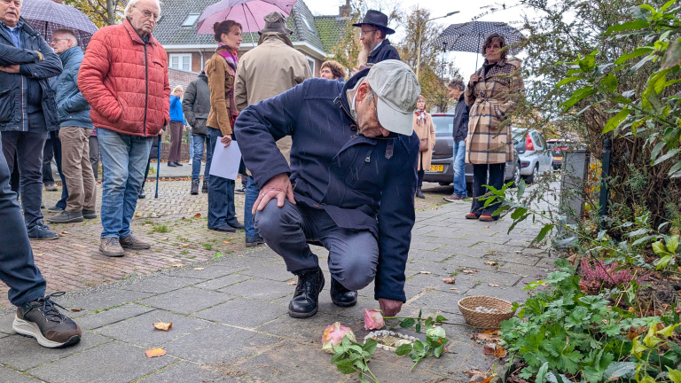 Verzetsheld Jozeph Jacobs geëerd met allereerste stolperstein in Castricum