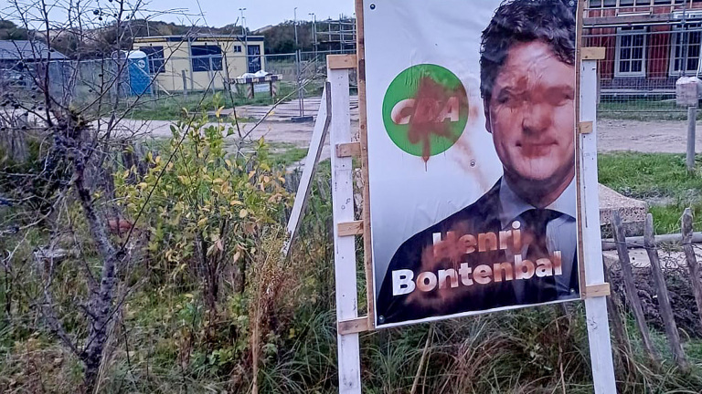 Vernieling van CDA-verkiezingsborden in Bergen: ‘Niet eerder meegemaakt’