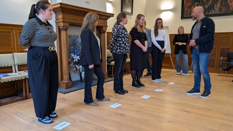 Winkelpersoneel deelt tijdens voorlichtingsbijeenkomst ervaringen over diefstal en veiligheid