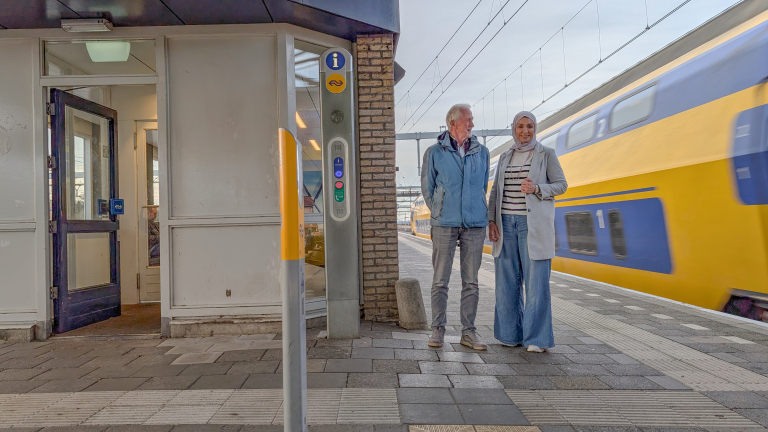 Seinen op groen voor nieuwe koffiehoek met vrijwilligers op Station Uitgeest : NS enthousiast