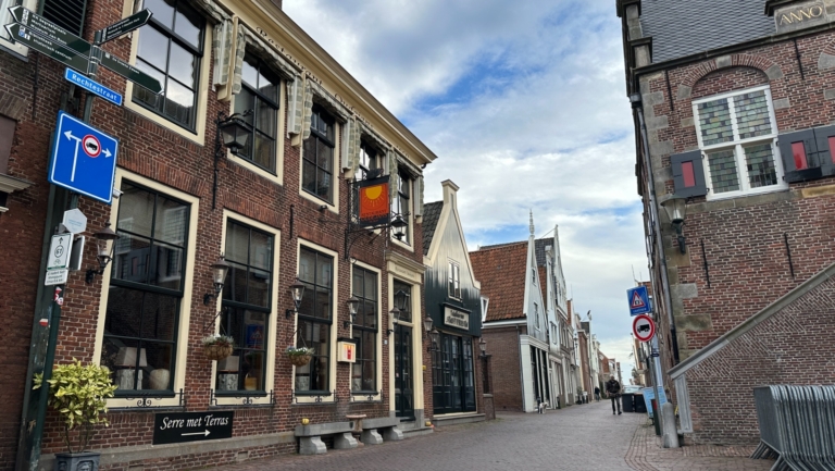 Oudejans in De Rijp klaar met stroomstoringen: “Dit kost duizenden euro’s”