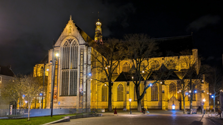 Kerstnachtdienst in Grote Kerk Alkmaar zoekt licht in de nacht 🗓