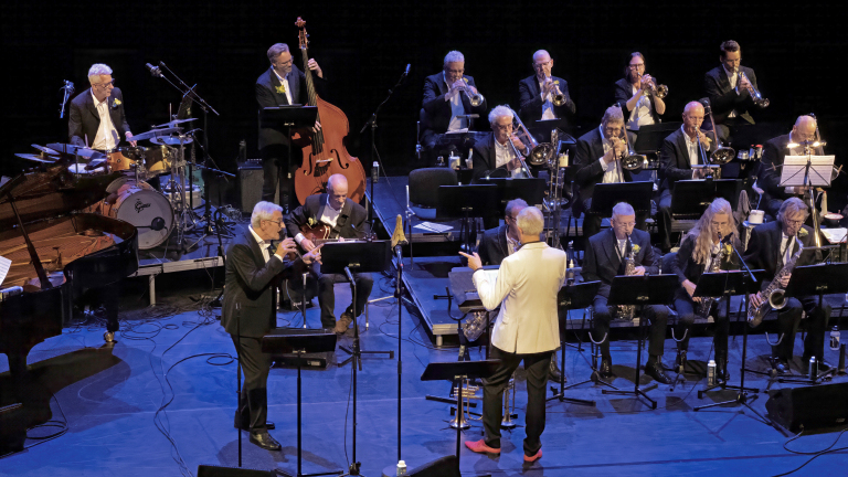 Swingend kerstconcert van Alkmaarse Big Band in het Heilooër Theater De Beun 🗓