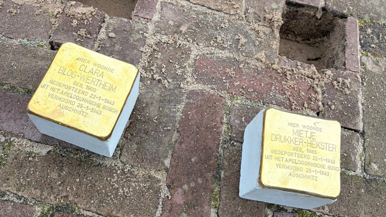 Stolpersteine op Duin en Bosch voor in Auschwitz vermoorde Joodse patiënten