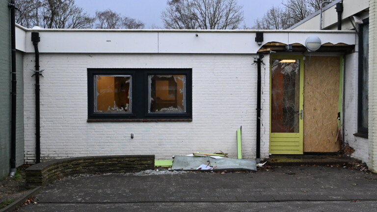 Getuigen gezocht na vernieling met vuurwerk bij kindcentrum Willibrord