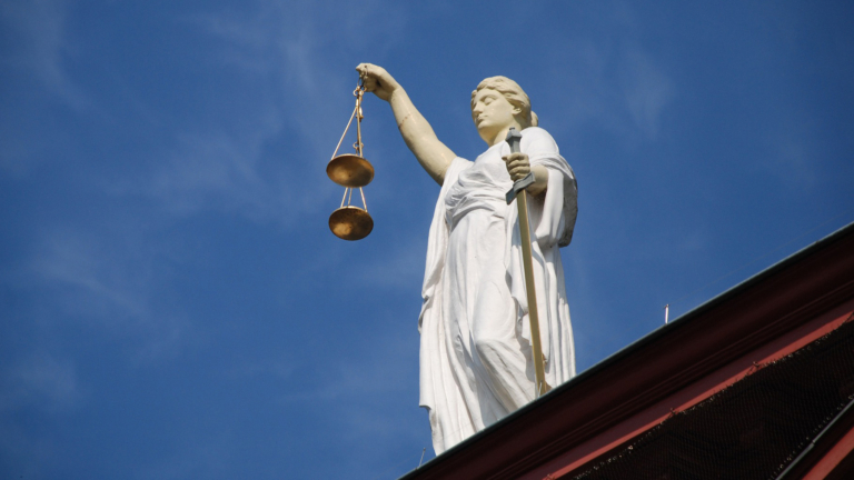 Voorwaardelijke celstraf voor Alkmaarder die agent verwondde bij AZC-protest