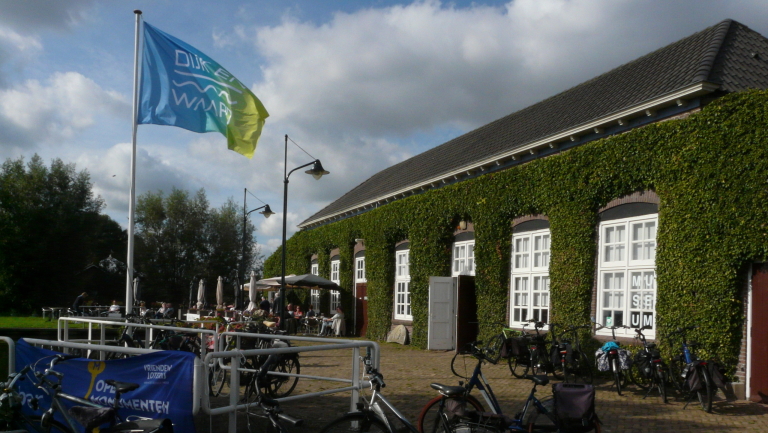 Vrijwilligers blazen nieuw leven in voormalig café De Pomp bij Poldermuseum