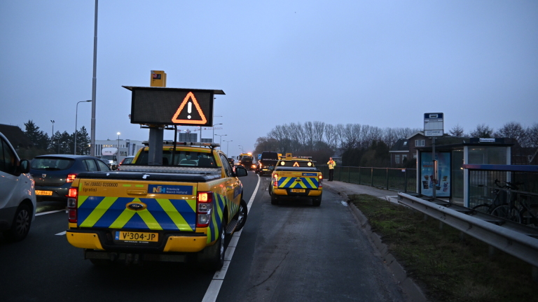Lange file door kop-staartbotsing op N242 in Heerhugowaard