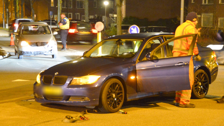 Flinke schade na aanrijding op kruising Laan van Brussel en Kanaaldijk