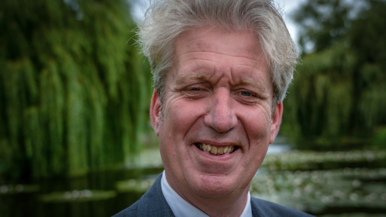 [Lijsttrekkersgesprek] Victor Kloos van OPA: bestrijding huiselijk geweld en flexwoningen