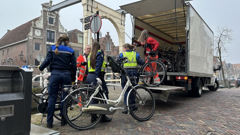 Het regent weer rode labels in Alkmaarse binnenstad: “Mijn barreltje is geen kwakfiets!”