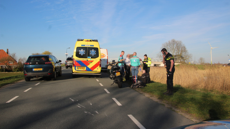 Motortocht eindigt voor vader en zoon met val op Oostdijk