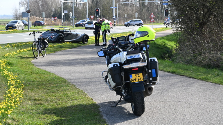 Fietser met hoofdletsel naar ziekenhuis na aanrijding op Zeeweg Egmond
