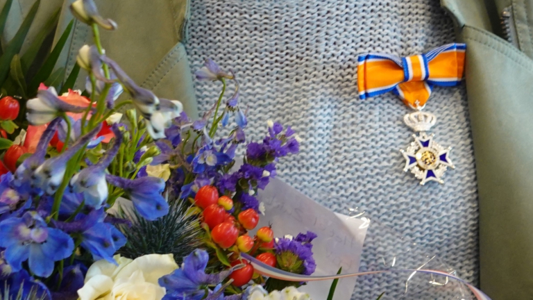 Het regende lintjes voor afzwaaiende raadsleden in regio