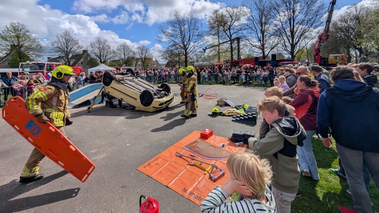 “We kunnen zó uitrukken”: Brandweer houdt Limmen al honderd jaar veilig