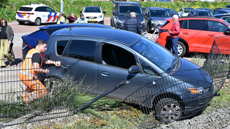 Auto op spoorlijn Heiloo ontregelt treinverkeer in regio