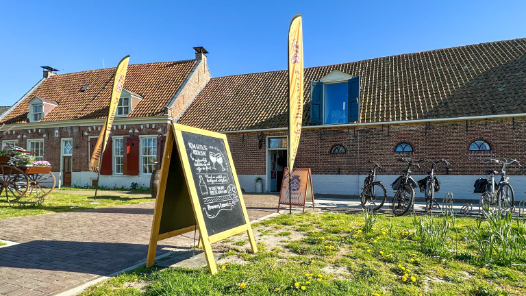 Proeverij Egmont mag terras aan voorkant heropenen, terras achterzijde blijft op slot